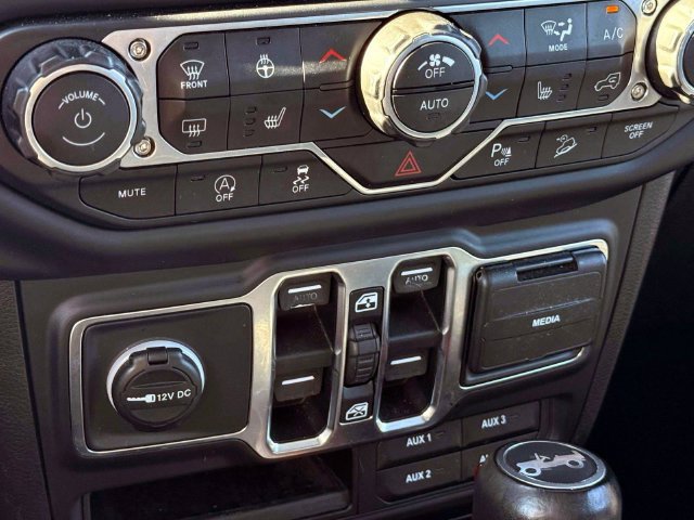 Used 2019 Jeep Wrangler Unlimited Sahara AWD/4WD image 29