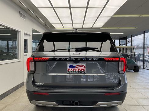Used 2025 Ford Explorer Active w/ Active Comfort Package image 6