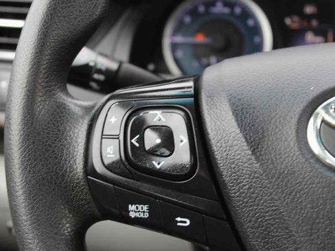 Used 2016 Toyota Camry LE image 16