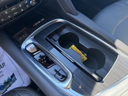 Used 2022 Buick Enclave Premium image 18