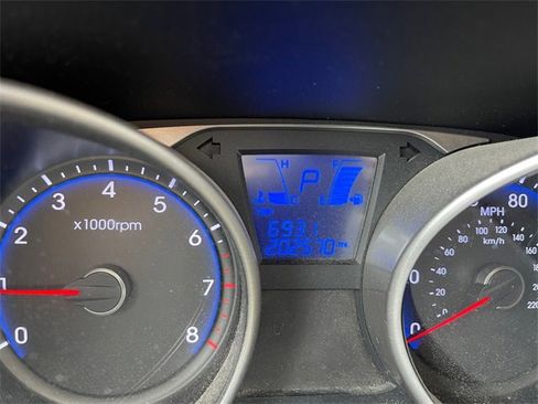 Used 2011 Hyundai Tucson GLS image 10