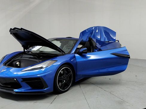 Used 2020 Chevrolet Corvette Stingray Preferred Conv w/ 2LT Preferred Equipment Group RWD image 9