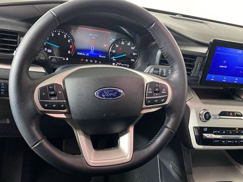 Used 2021 Ford Explorer XLT AWD/4WD image 23