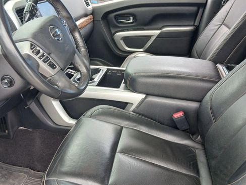 Used 2017 Nissan Titan SL RWD image 12