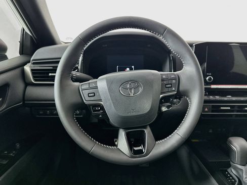 Used 2026 Toyota Camry SE w/ Convenience Package FWD image 18