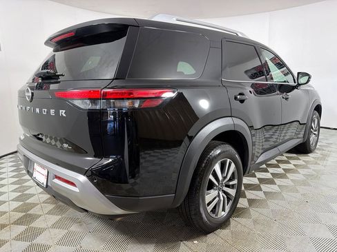 Used 2025 Nissan Pathfinder SL image 4