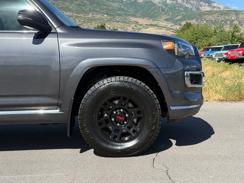 Used 2019 Toyota 4Runner Limited AWD/4WD image 6