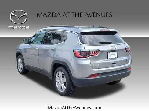 Used 2022 Jeep Compass Latitude FWD image 5