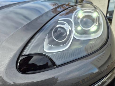 Used 2016 Porsche Macan S image 16