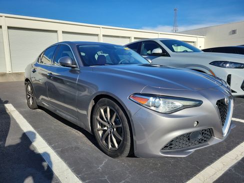 Used 2017 Alfa Romeo Giulia RWD image 2