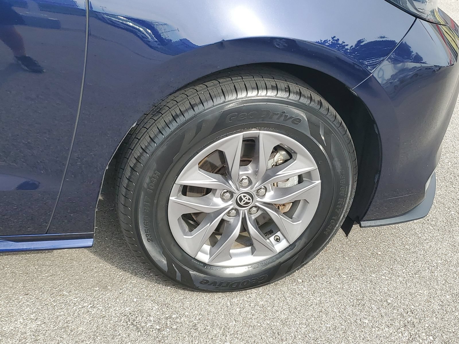 Certified 2024 Toyota Sienna XLE FWD image 5