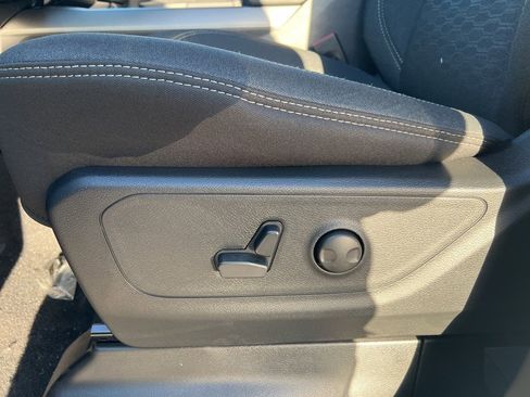 New 2026 RAM 1500 4x4 Crew Cab image 21