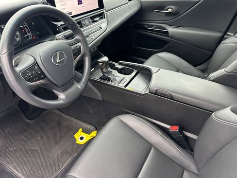 Certified 2025 Lexus ES 300h w/ Premium Package image 7