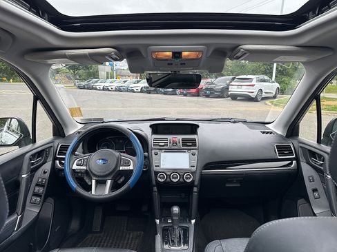Used 2017 Subaru Forester 2.5i Touring AWD/4WD image 5