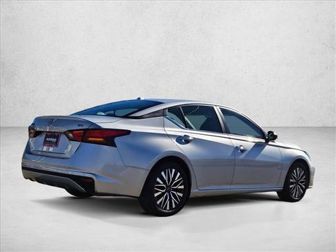 Used 2024 Nissan Altima 2.5 SV image 5