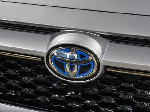 Certified 2022 Toyota RAV4 XSE w/ Weather Package AWD/4WD image 9