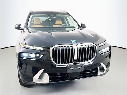 Used 2023 BMW X7 xDrive40i w/ Premium Package image 2
