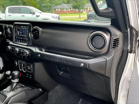 Used 2023 Jeep Wrangler Unlimited w/ Cold Weather Group AWD/4WD image 12