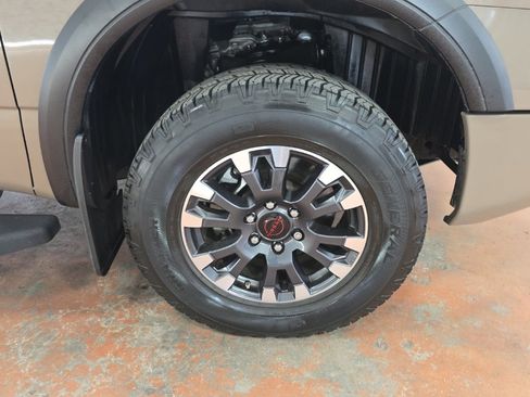 Used 2023 Nissan Titan PRO-4X w/ Pro-4x Convenience Package image 10