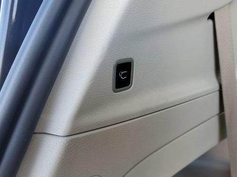 Certified 2024 Chrysler Pacifica Touring-L image 27