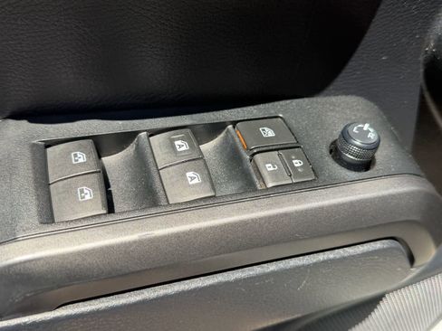 Used 2019 Toyota Tacoma TRD Off-Road AWD/4WD image 8