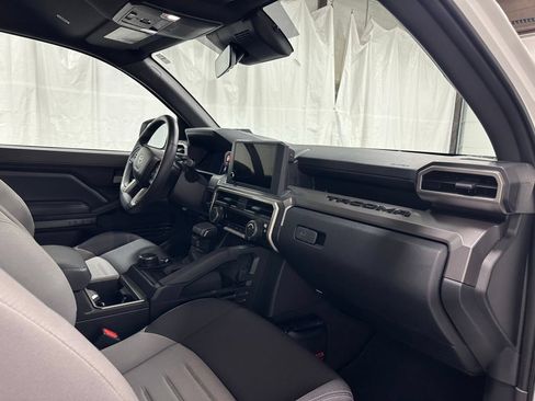 Used 2024 Toyota Tacoma TRD Sport AWD/4WD image 60