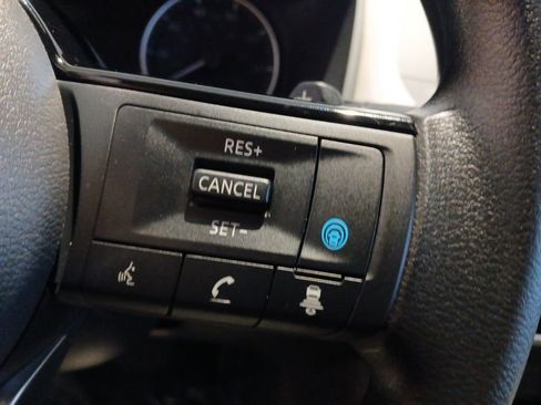 Used 2023 Nissan Rogue SV image 37