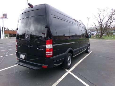 Used 2015 Mercedes-Benz Sprinter 2500 image 8