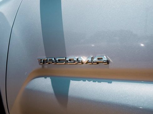 Used 2023 Toyota Tacoma TRD Off-Road AWD/4WD image 13