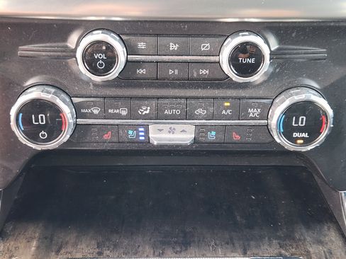 Used 2021 Ford F150 Lariat w/ FX4 Off-Road Package AWD/4WD image 19