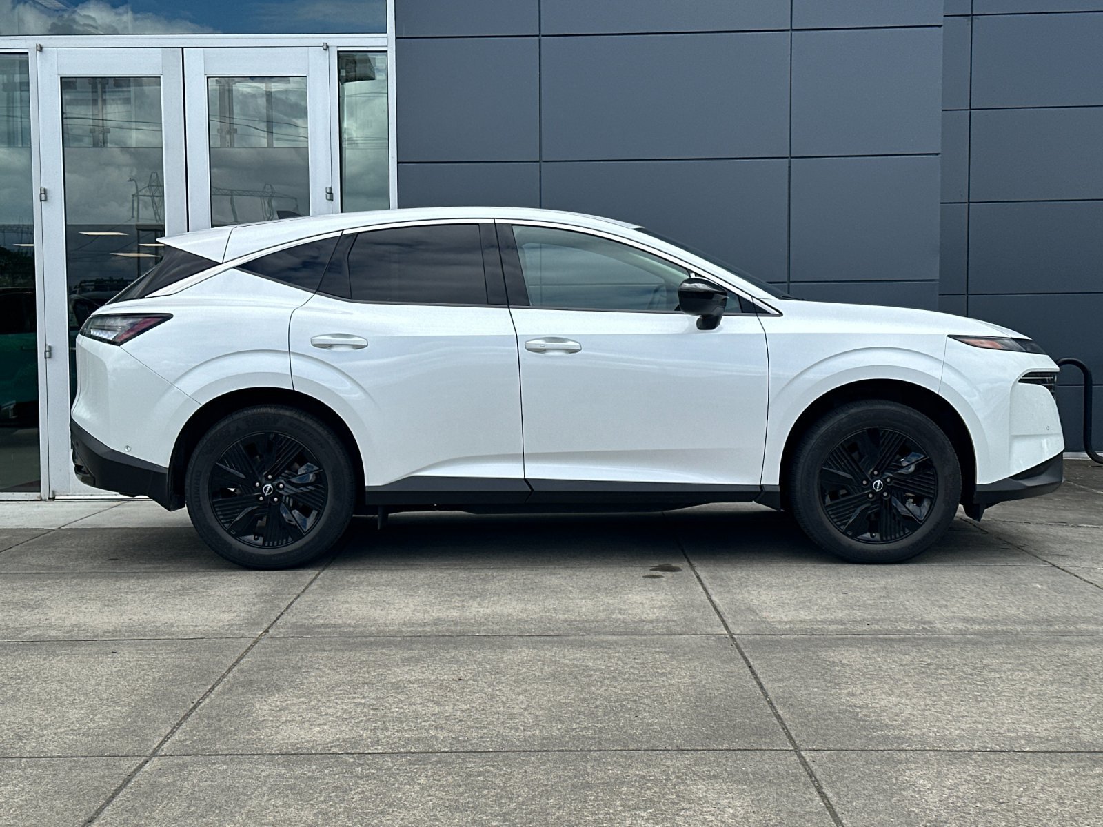 Certified 2025 Nissan Murano SV AWD/4WD image 3