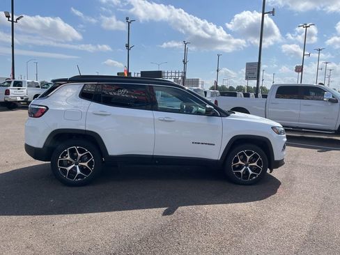Used 2025 Jeep Compass Limited AWD/4WD image 8