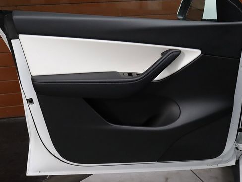 Used 2021 Tesla Model Y Long Range image 51