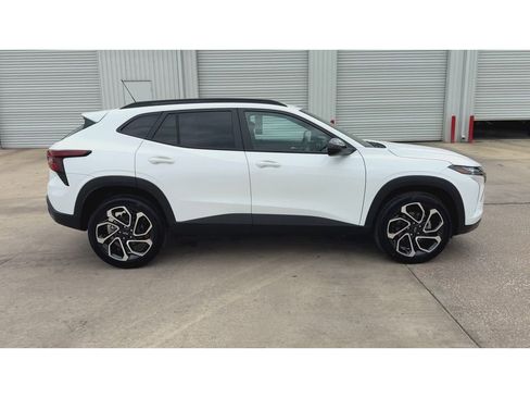 New 2026 Chevrolet Trax RS image 9