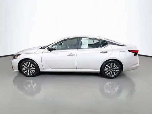 Used 2024 Nissan Altima 2.5 SV FWD image 6