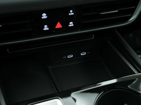 Used 2024 Volkswagen Atlas Peak Edition SE AWD/4WD image 18