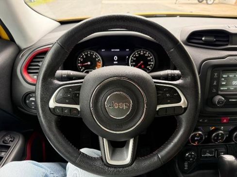 Used 2016 Jeep Renegade Trailhawk w/ Premium Trailhawk Package AWD/4WD image 21