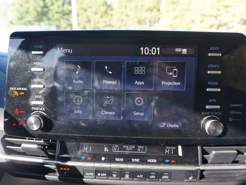 Used 2021 Toyota Sienna XLE image 11