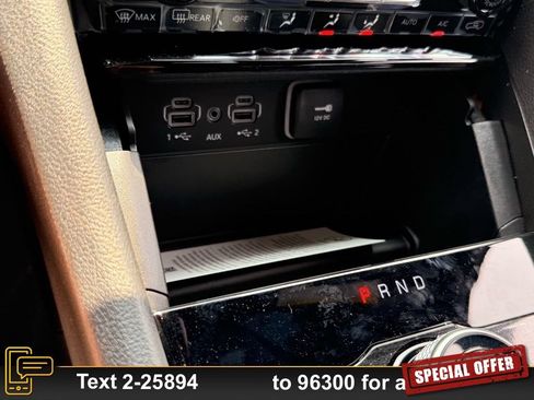 Used 2025 Jeep Grand Cherokee L Laredo RWD image 17