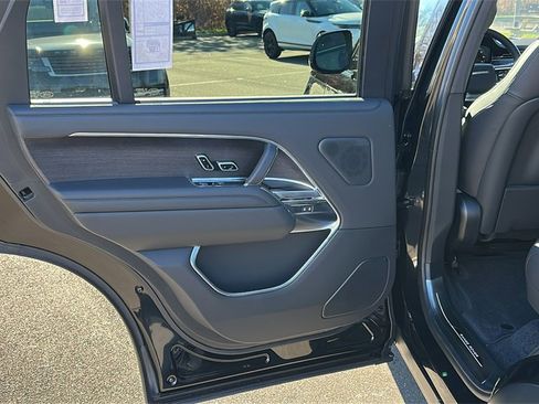 New 2025 Land Rover Range Rover Long Wheelbase SE image 19