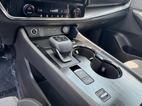 Used 2022 Nissan Rogue SV FWD image 21