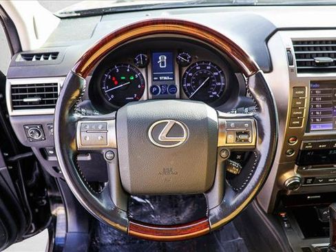 Used 2017 Lexus GX 460 Premium image 13