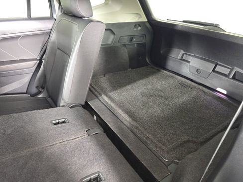 Used 2022 Volkswagen Tiguan SE image 33