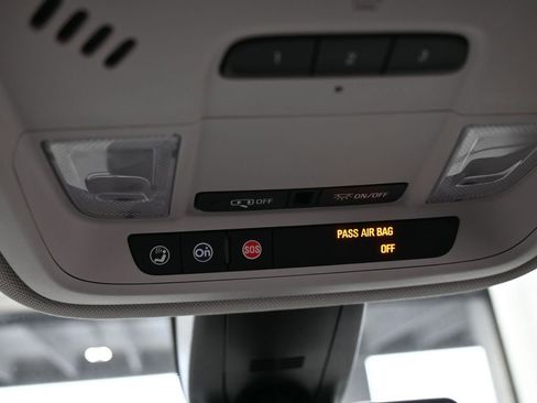 Used 2019 Chevrolet Traverse RS image 29