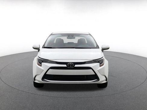 Used 2025 Toyota Corolla LE FWD image 2