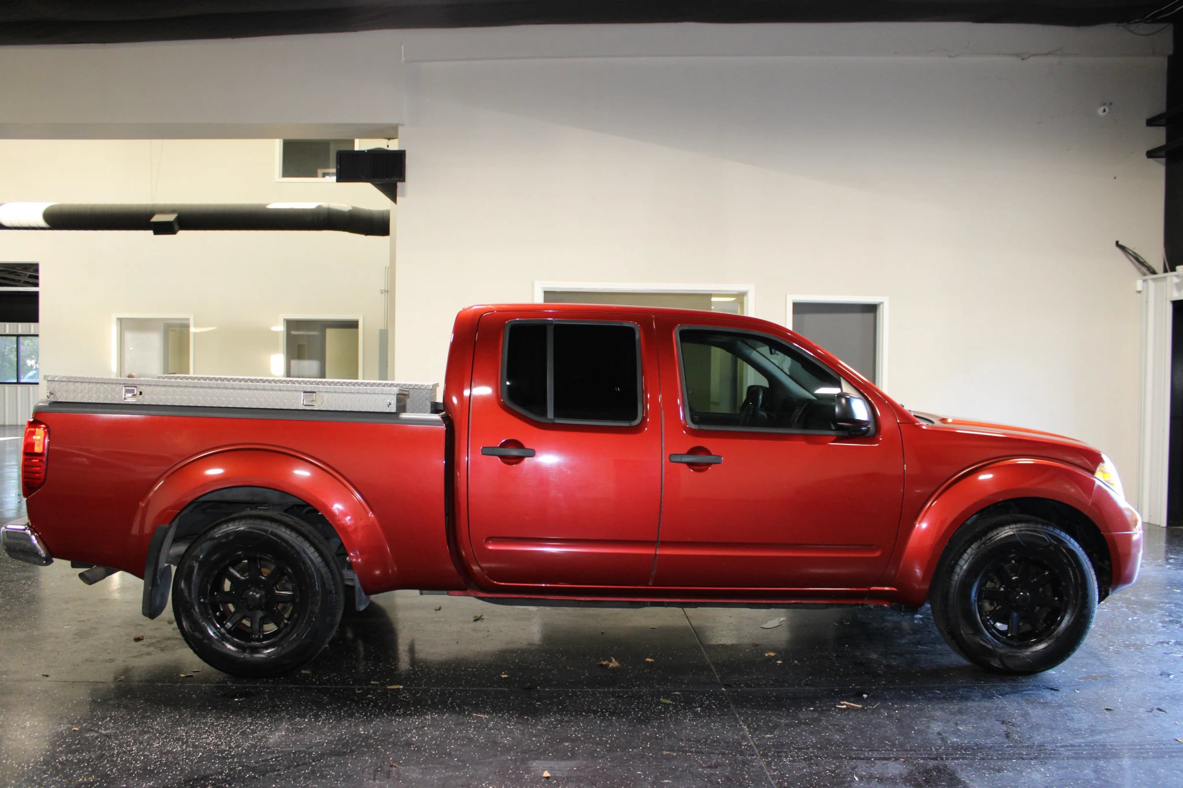 Used 2017 Nissan Frontier SV RWD image 2