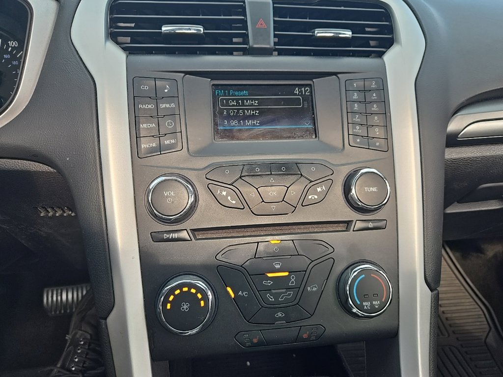Used 2016 Ford Fusion SE w/ SE Cold Weather Package FWD image 12