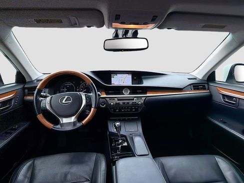 Used 2015 Lexus ES 300h w/ Navigation System Package image 15