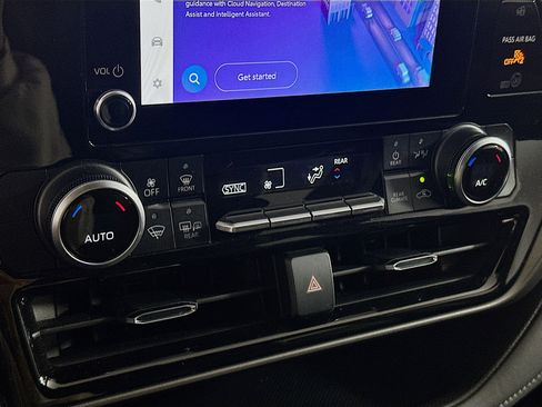 Used 2024 Toyota Highlander LE image 24