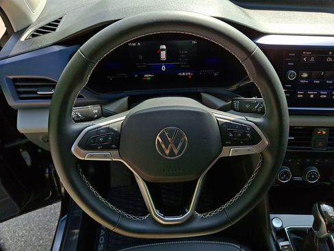 Used 2023 Volkswagen Taos SE AWD/4WD image 19